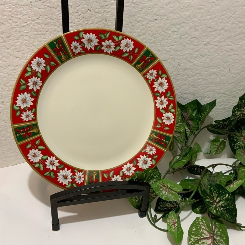 Charlton Hall Kobe Classic Traditions Christmas  Dinner Plate 10 1/4” B7